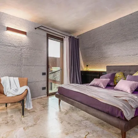 Velari In With Private Pool, Ac